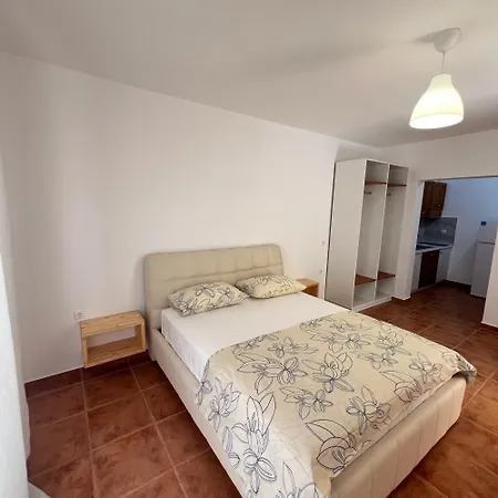 Mirjan * Sarandë