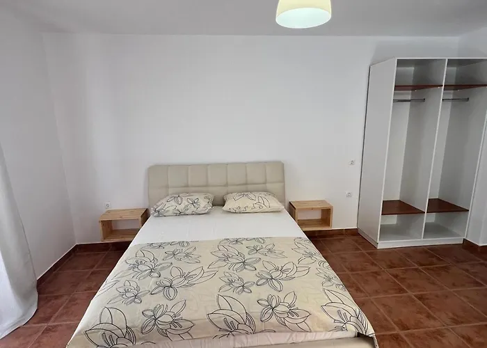 Mirjan 度假居 Sarandë